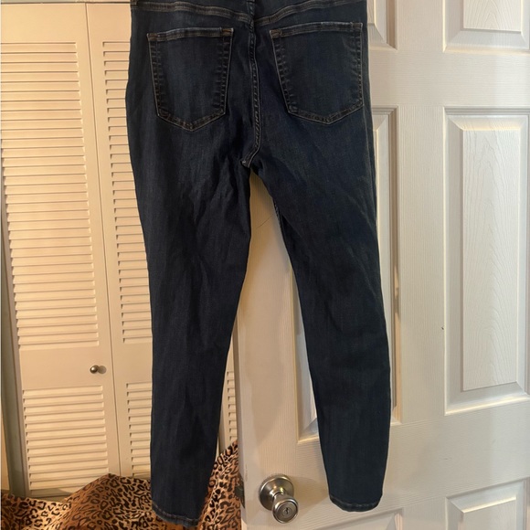 FREE PEOPLE JEANS. - Picture 4 of 7